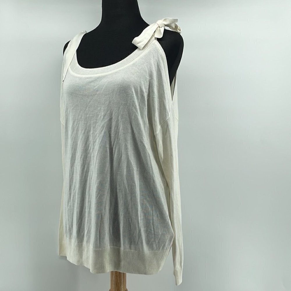 𝅺mossimo Dutti NWT open shoulder cold shoulder sweater cream soft light weight